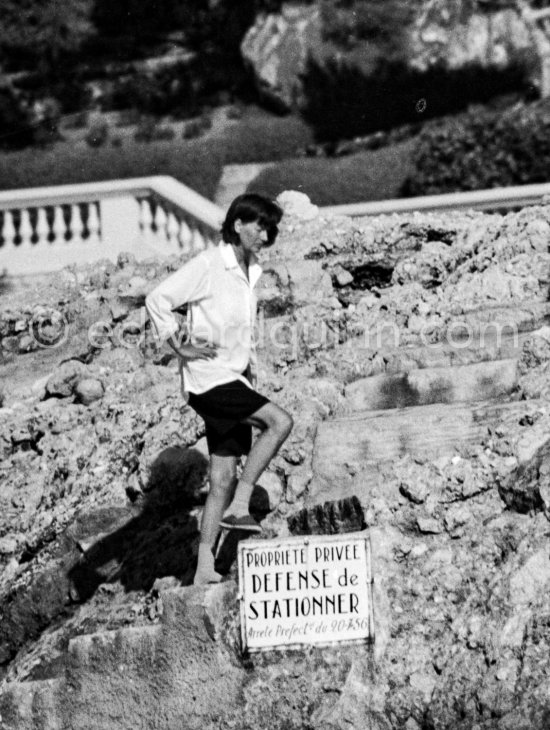 Greta Garbo at Villa "The Rock". Cap d’Ail 1958. - Photo by Edward Quinn