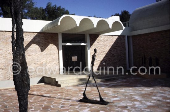 The Fondation Maeght. Giacometti sculptures. Saint-Paul-de-Vence 1964. Houses - Photo by Edward Quinn