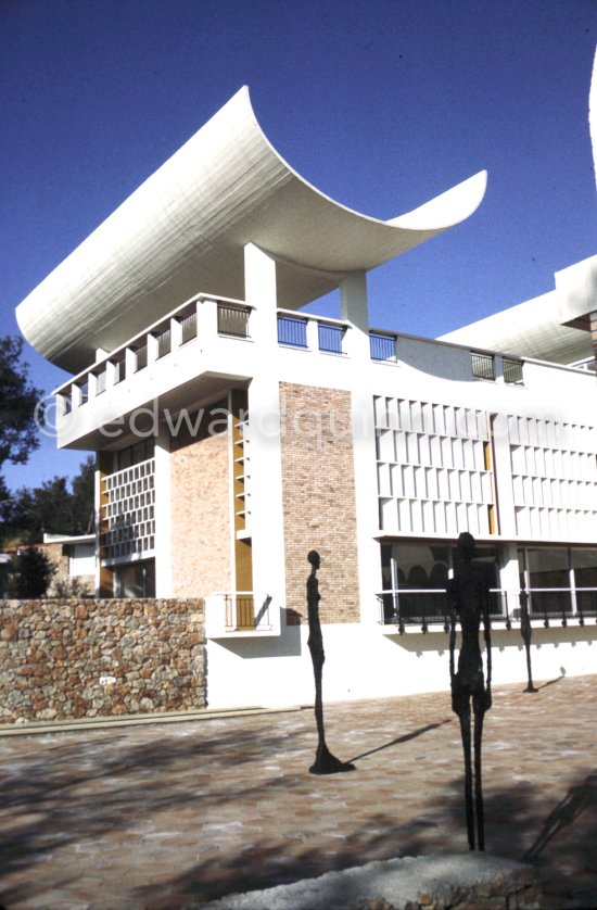 The Fondation Maeght. Giacometti sculptures. Saint-Paul-de-Vence 1964. Houses - Photo by Edward Quinn