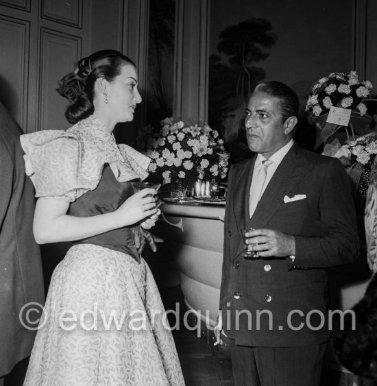 Elise Goulandris and Aristotle Onassis on the occasion of the marriage of Leonoidas Papagos and Anna Goulandris. Hotel du Cap-Eden-Roc 1953. - Photo by Edward Quinn