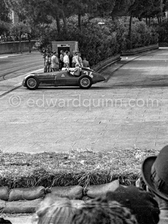 Juan Manuel Fangio, (34) Alfa Romeo 158 Alfetta. The bend at the Gazomètre. Monaco Grand Prix 1950. - Photo by Edward Quinn