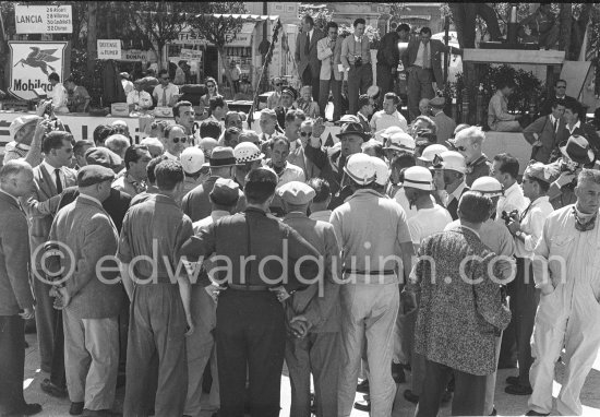 Driver briefing by Alfred Neubauer (with hat) amongst others from left Alberto Ascari, Jean Behra, Stirling Moss, Mike Hawthorn, Louis Rosier. Monaco Grand Prix 1955. - Photo by Edward Quinn