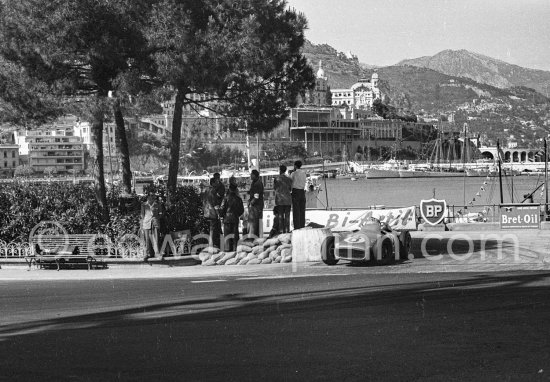 Stirling Moss, (6) Mercedes-Benz W196. Monaco Grand Prix 1955. - Photo by Edward Quinn