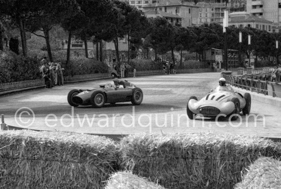 Peter Collins, (26) Ferrari-Lancia D50, Elie Bayol, (4) the new 8 cylinder Gordini with an aerodynamic body. Gordini T32. Monaco Grand Prix 1956. - Photo by Edward Quinn