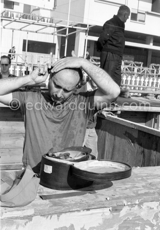 Juan Manuel Fangio with his helmet in a box. Monaco Grand Prix 1957. - Photo by Edward Quinn