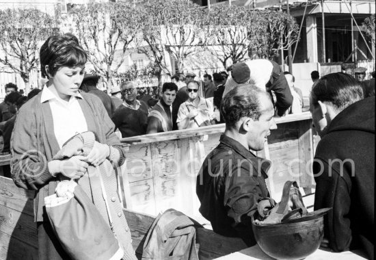 Stirling Moss and his fiancée Katie Molson. Moss talks with Brooks. Monaco Grand Prix 1957. - Photo by Edward Quinn