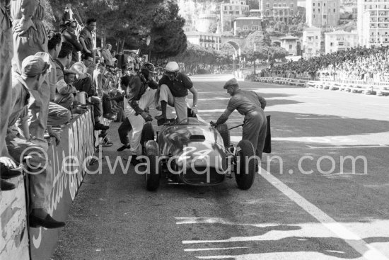 Wolfgang von Trips and Mike Hawthorn change the car (24) Ferrari 80I after 92 laps. Monaco Grand Prix 1957. - Photo by Edward Quinn