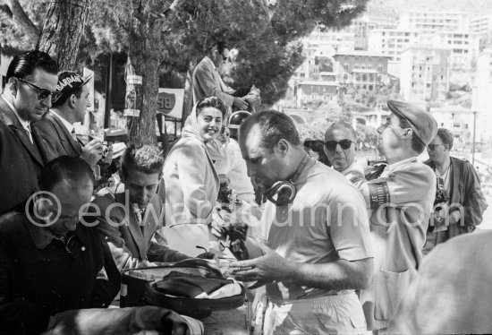 The ex Princess Bira, a South American, is all smiles over the Argentinean Fangio's victory. Monaco Grand Prix 1957. - Photo by Edward Quinn