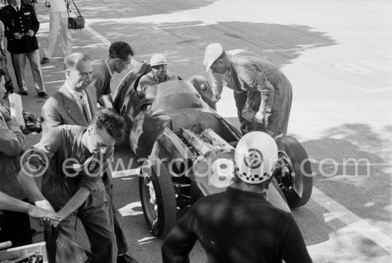 Harry Schell (8), B.R.M. P25. Monaco Grand Prix 1958. - Photo by Edward Quinn
