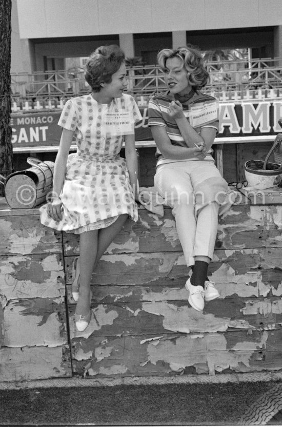 Monique Schell, Harry Schell\'s wife, and on the left another racing fan, Carine Kollen. Monaco Grand Prix 1959. - Photo by Edward Quinn