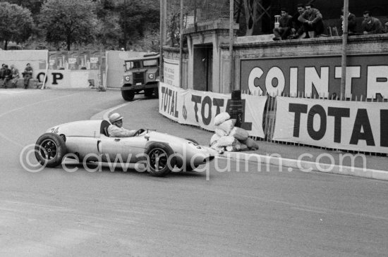 Ivor Bueb, (34) Cooper-Climax F2, at the Gasometer. Monaco Grand Prix 1959. - Photo by Edward Quinn