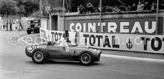 Tony Brooks, (50) short-nosed Ferrari Dino 246, at the Gasometer. Monaco Grand Prix 1959. - Photo by Edward Quinn