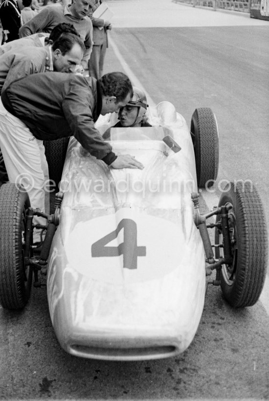 Maria Teresa de Filippis, (4) RSK-based Porsche Special FII with Italian body ("Behra-Porsche"), didn\'t qualify for the race. On left Jean Behra, the Frenchman with a plastic ear, a reminder of an earlier accident. Monaco Grand Prix 1959. - Photo by Edward Quinn