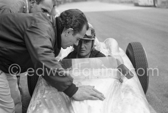 Maria Teresa de Filippis, (4) RSK-based Porsche Special FII with Italian body ("Behra-Porsche"), didn\'t qualify for the race. On left Jean Behra, the Frenchman with a plastic ear, a reminder of an earlier accident. Monaco Grand Prix 1959. - Photo by Edward Quinn