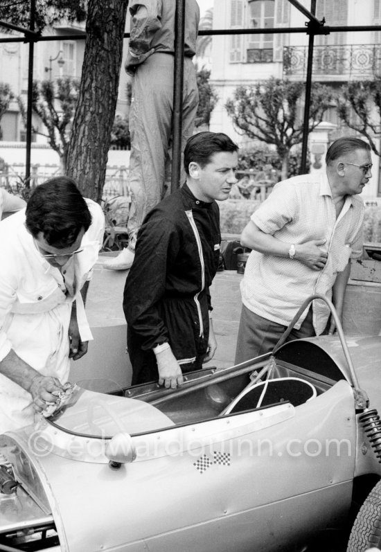 Graham Warner in front of a Formula Junior Gemini car. Grand Prix Monaco Junior 1960. - Photo by Edward Quinn