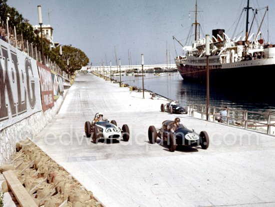 Training session. Driver and Chief mechanic Chuck Daigh, N° 46 Scarab. Bruce Halford, N° 12 Cooper-Climax, on right Jo Bonniers N° 2 BRM P48. Monaco Grand Prix 1960.   Scarab - Photo by Edward Quinn