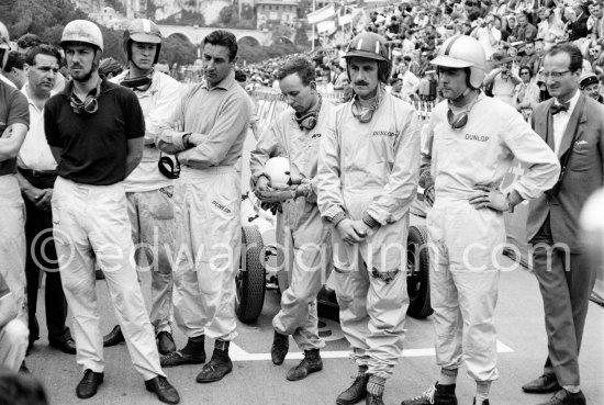 John Cooper, Joakim Bonnier, Dan Gurney, Roy Salvadori, John Surtees, Graham Hill, Jack Brabham and Ferrari racing manager Romolo Tavoni. Monaco Grand Prix 1960. - Photo by Edward Quinn