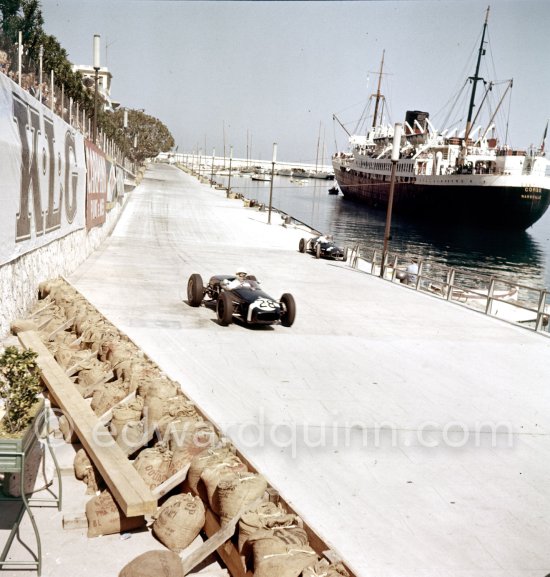 Training session. Stirling Moss, (28) Lotus 18, on right Joakim Bonnier\'s N° 2 B.R.M. P48. Monaco Grand Prix 1960. - Photo by Edward Quinn