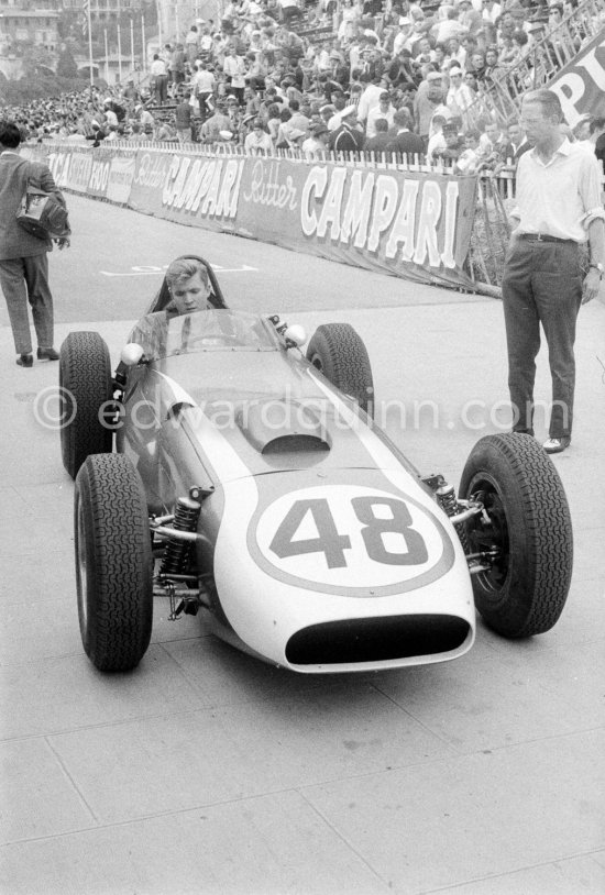 The much awaited Scarab cars appear for the first time in Europe. Lance Reventlow, the driver-owner-constructor, prepares for trial laps. Monaco Grand Prix 1960. - Photo by Edward Quinn