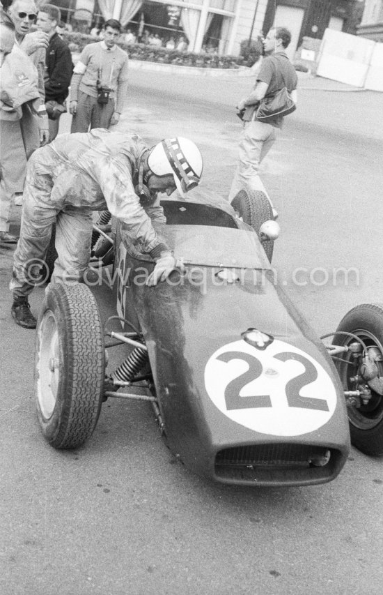 Innes Ireland pushes his N° 22 Lotus 18 uphill and right around the twisting Monaco circuit so that he can finish the race. His effort was repaid when he got 9th place and one point for the world championship. Monaco Grand Prix 1960. - Photo by Edward Quinn