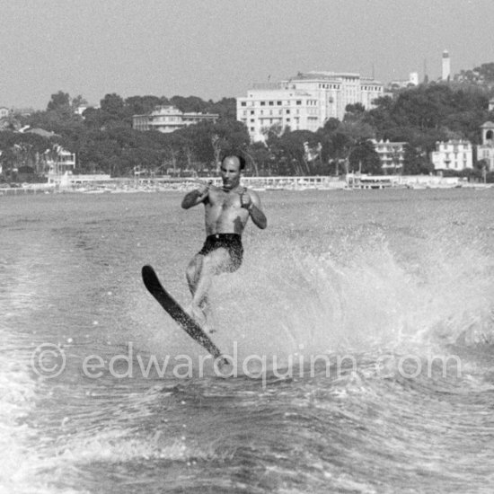 Stirling Moss on a mono ski ride after winning the Grand Prix. Monaco 1960. - Photo by Edward Quinn