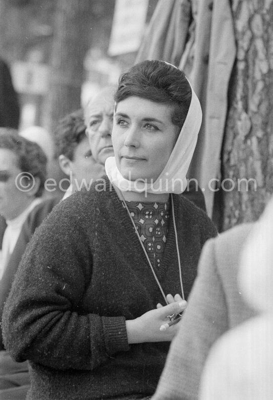 Bette Hill, wife of Graham Hill, armed with stop watches. Monaco Grand Prix 1962. - Photo by Edward Quinn