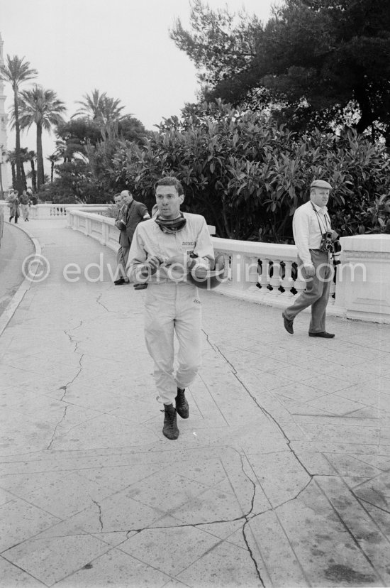 Jim Clark walking back to the pits (broken clutch). Monaco Grand Prix 1962. - Photo by Edward Quinn