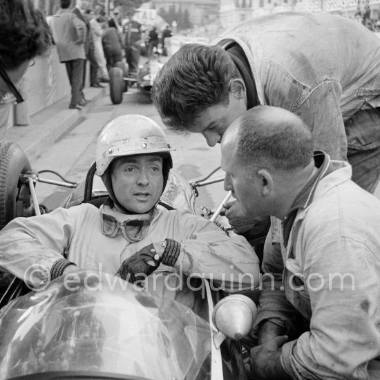 Phil Hill, (9) Cooper T73, discussing with mechanics. Monaco Grand Prix 1964. - Photo by Edward Quinn
