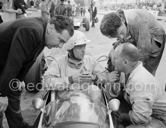 Phil Hill (9) Cooper T73, discussing with John Cooper (left) and mechanics. Monaco Grand Prix 1964. - Photo by Edward Quinn