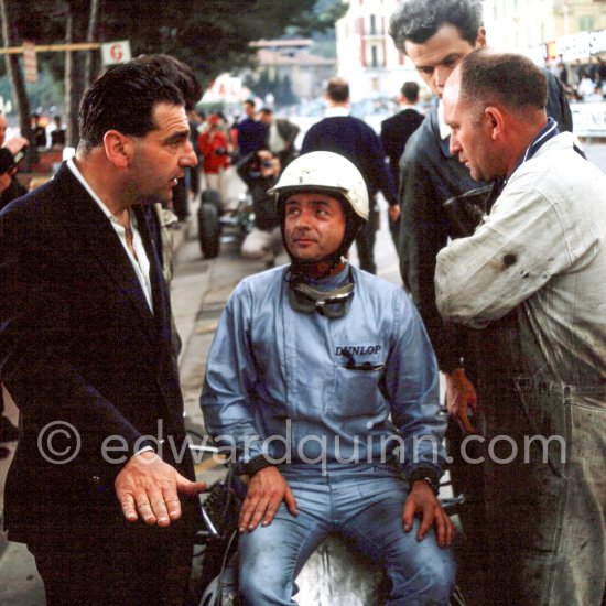 Phil Hill (9) Cooper T73, discussing with John Cooper (left) and a mechanic. Monaco Grand Prix 1964. - Photo by Edward Quinn