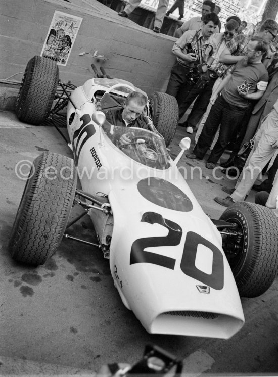 Richie Ginther, (20) Honda RA272. Monaco Grand Prix 1965. - Photo by Edward Quinn