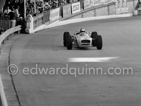 Ronnie Bucknum, (19) Honda RA272. Monaco Grand Prix 1965. - Photo by Edward Quinn