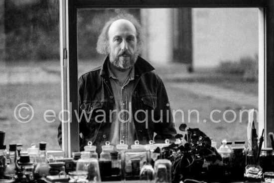 Richard Hamilton, "Inventor of Pop Art" at his studio. London 1977. - Photo by Edward Quinn