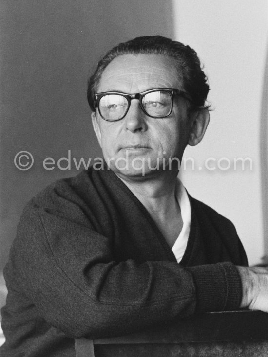 Hans Hartung at his apartment, Promenade des Anglais, Nice 1961. - Photo by Edward Quinn
