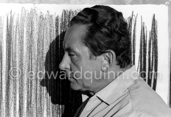 Hans Hartung at his apartment, Promenade des Anglais, Nice 1961. - Photo by Edward Quinn