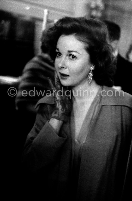 Susan Hayward in the lobby of the Carlton Hotel, Cannes 1956. - Photo by Edward Quinn