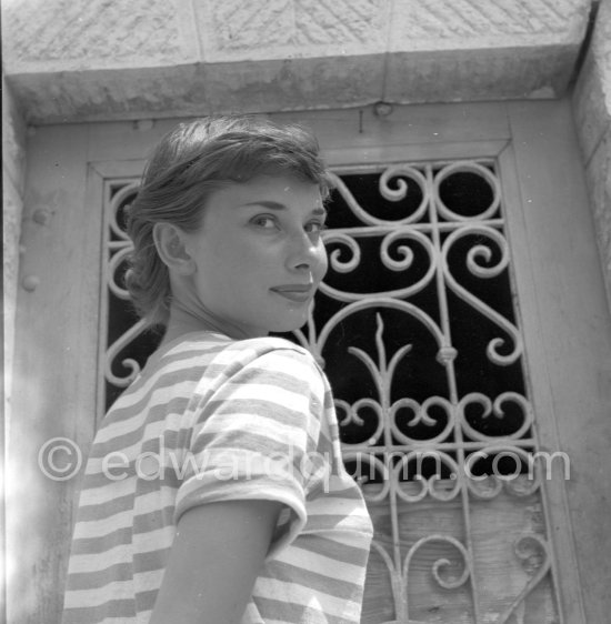 Audrey Hepburn in Monaco for the film "Monte Carlo Baby". She was at the beginning of her career and willingly posed for the photographer. Monaco 1951. - Photo by Edward Quinn