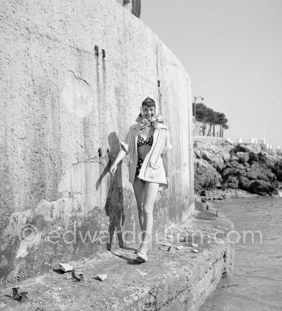 Audrey Hepburn in Monaco for the film "Monte Carlo Baby". She was at the beginning of her career and willingly posed for the photographer. Monaco 1951. - Photo by Edward Quinn