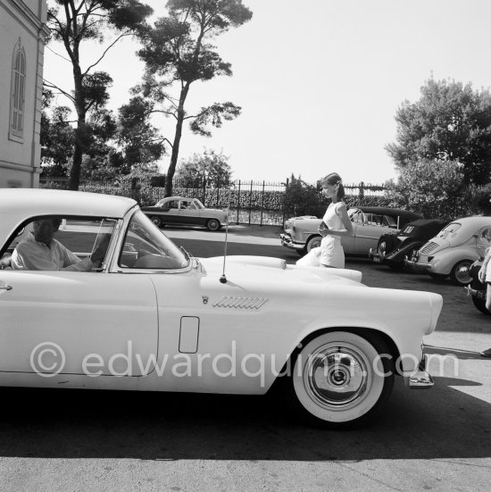 Audrey Hepburn and husband Mel Ferrer. Eden Roc Hotel, Cap d\'Antibes 1956. Car: Ford Thunderbird Hardtop with portholes. 1956 (spare wheel outside) - Photo by Edward Quinn