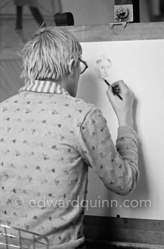 David Hockney drawing "Carlos", Paris 1975. - Photo by Edward Quinn