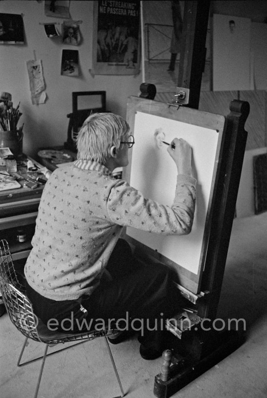 David Hockney drawing "Carlos", Paris 1975. - Photo by Edward Quinn