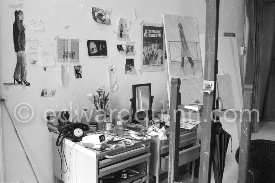 A corner in David Hockney\'s studio in Paris 1975. - Photo by Edward Quinn