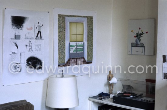 David Hockney\'s apartment in Paris 1975. - Photo by Edward Quinn