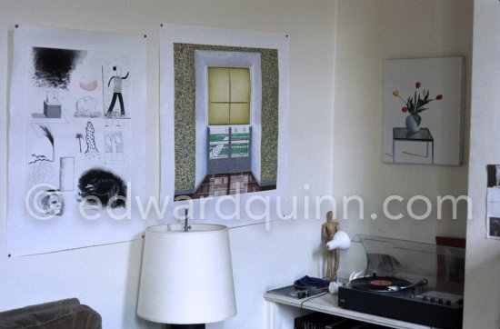 David Hockney's apartment in Paris 1975. - Photo by Edward Quinn