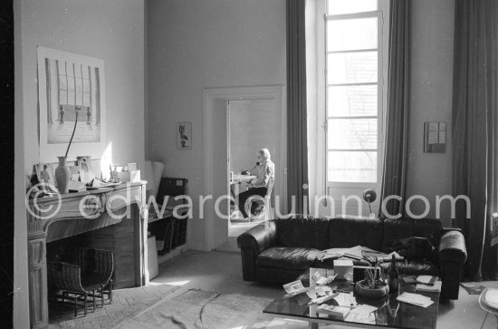 David Hockney working on the set design for "The Rake's Progress" at England’s Glyndebourne Opera Festival Paris 1975 - Photo by Edward Quinn