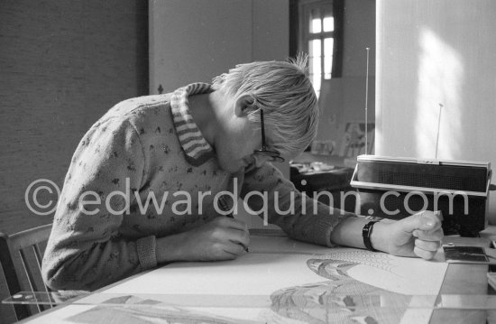 David Hockney working on the set design for "The Rake's Progress" at England’s Glyndebourne Opera Festival Paris 1975. - Photo by Edward Quinn