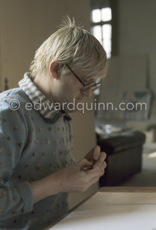 David Hockney working on the set design for "The Rake\'s Progress" at England’s Glyndebourne Opera Festival Paris 1975. - Photo by Edward Quinn