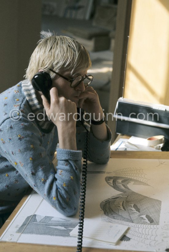 David Hockney working on the set design for "The Rake\'s Progress" at England’s Glyndebourne Opera Festival Paris 1975. - Photo by Edward Quinn