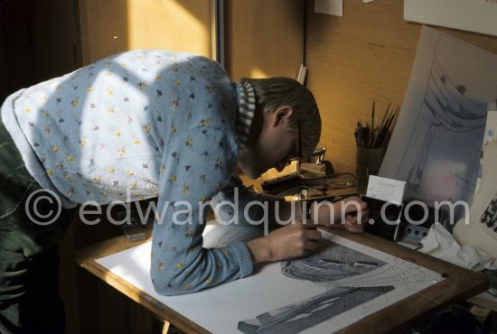 David Hockney working on the set design for "The Rake\'s Progress" at England’s Glyndebourne Opera Festival Paris 1975. - Photo by Edward Quinn