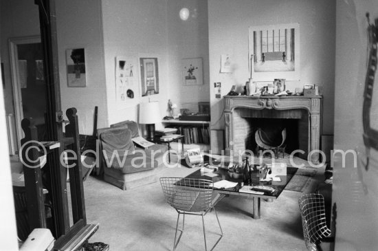 David Hockney working on the set design for "The Rake\'s Progress" at England’s Glyndebourne Opera Festival Paris 1975. - Photo by Edward Quinn